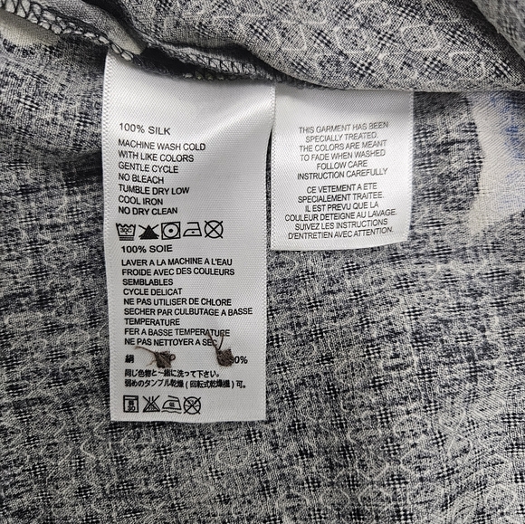 Tommy Bahama Small 100% Silk  Floral Pattern button-up shirt - Picture 9 of 10